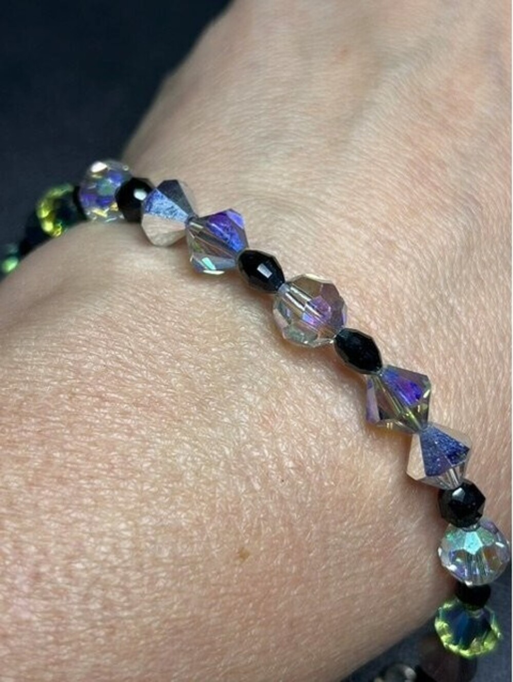B7533 Faceted Crystal Beaded Bracelet Silver Tone Clasp Aurora Borealis 7.75"